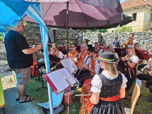 Bruder Wolfgang Gracher war auch als "Dirigent" im Einsatz.  | Foto: Privat