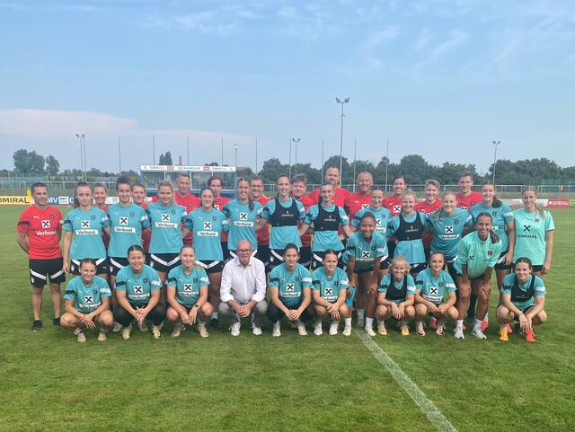Das österreichische U-20 Damen-Nationalteam hat im Rudolf Tonn Stadion in Schwechat sein Abschlusstraining absolviert. | Foto: Stadtgemeinde Schwechat