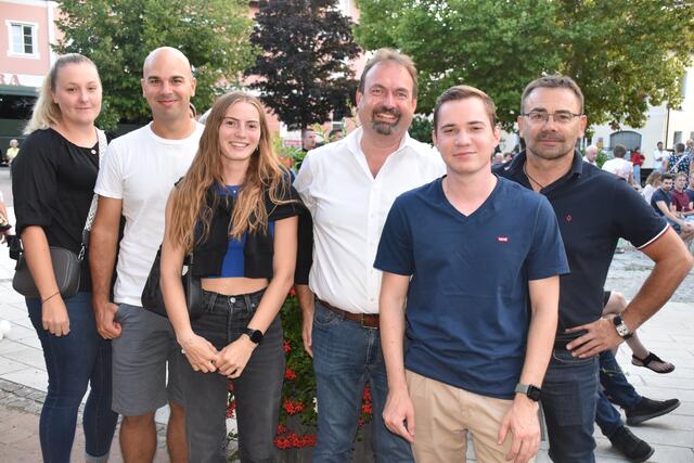 Musikerkollegen, Freundinnen und Freunde der Militärmusikerinnen und Musiker kamen ebenfalls zum Konzert. | Foto: Michael Strini