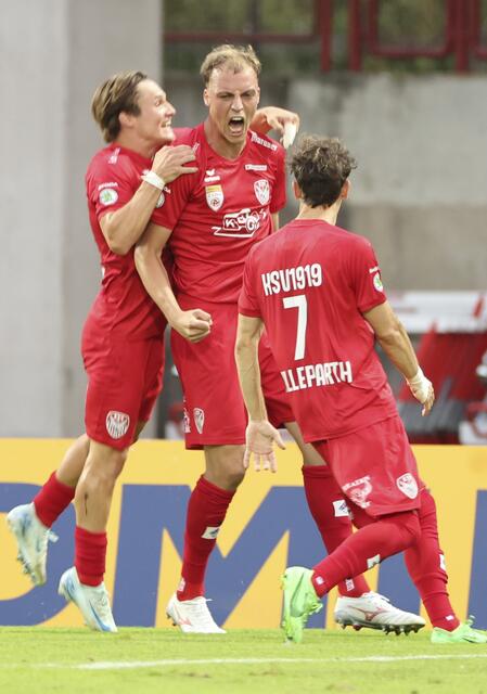 Einen Torjubel der Kapfenberger, hier von Alexander Hofleitner, Marc Helleparth und Florian Harald Prohart, wollen die Fans auch im Spiel gegen St. Pölten sehen. | Foto: GEPA pictures