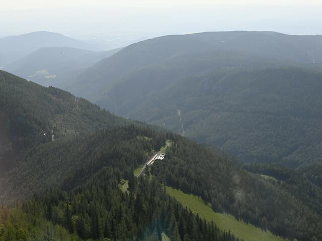 Blick aus dem Fenster auf Haltestelle Baumgartner