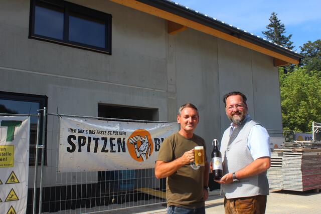 Direktor Josef Sieder mit Spitzenbier-Obmann Jonny Neidhart. | Foto: Huber