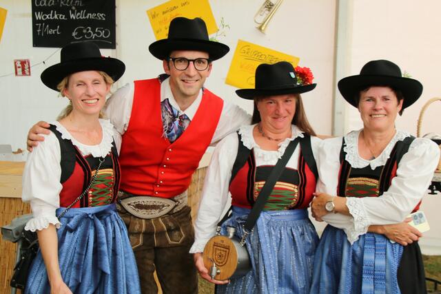 Marianne, Benedikt, Maria und Hemma aus Mörtschach - Tirol  | Foto: Eduard Wimmer