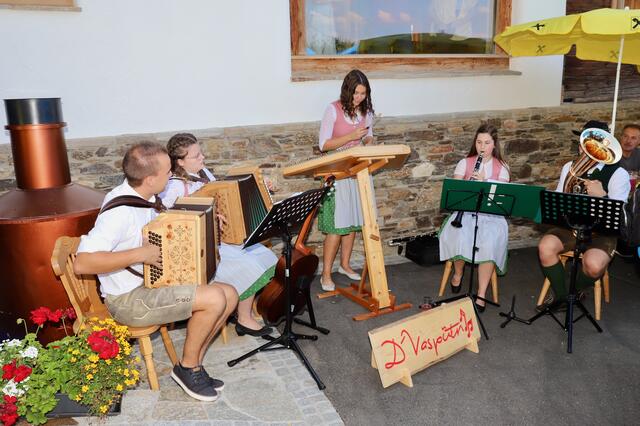 "DVaspütn" unterhielten musikalisch. | Foto: Alfred Mayer