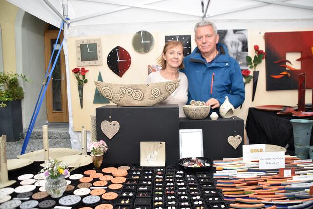 Viel Nützliches für die Plfanzen gab es bei Elisabeth und Fritz aus Zirl. | Foto: Kendlbacher