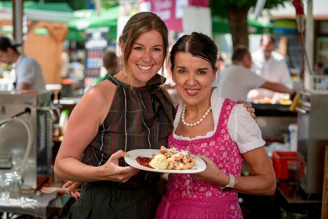 Die Kulinarik kam natürlich auch nicht zu kurz: An den vielen Verkaufsständen konnten sich die Besucher mit Deftigem und Süßem ordentlich stärken.