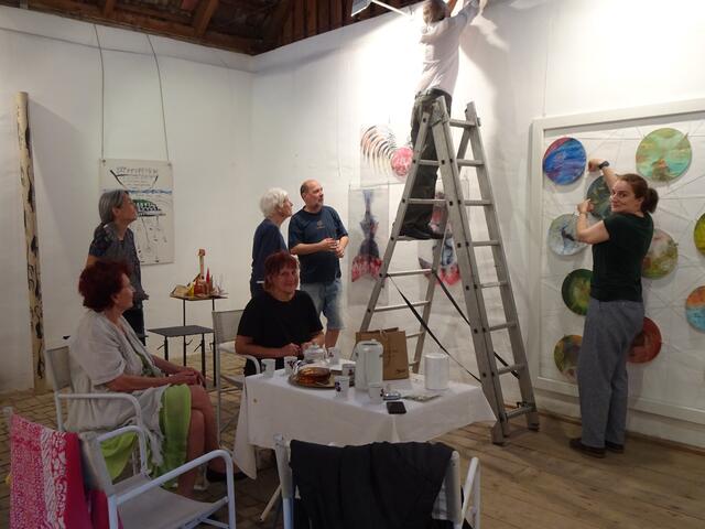 Noch bis zum 7. September können Interessierte die Vernissage in Müllendorf besuchen.  | Foto: Ilse Hirschmann