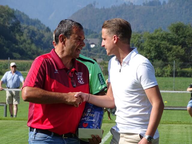 Abschied Fußballlegende Michael Linder durch Obmann Harald Uggowitzer
