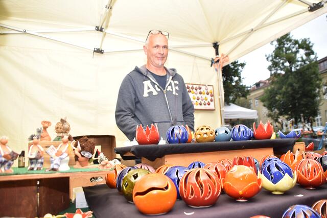 Lustige Keramik gab es bei Aussteller Peter Ambrus.  | Foto: Kendlbacher