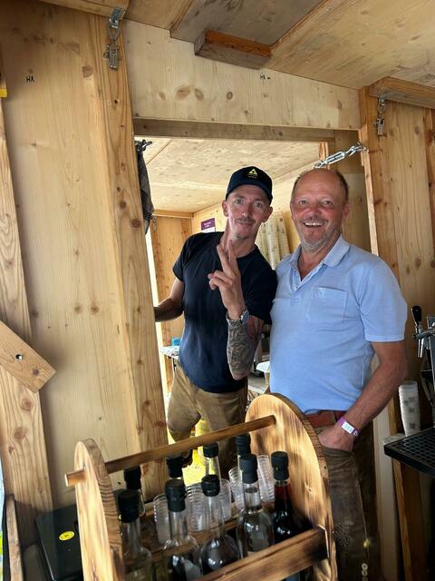 Markus Thämlitz und Erich Buchner beim Tennisclub-Stand | Foto: Anita Vorreiter