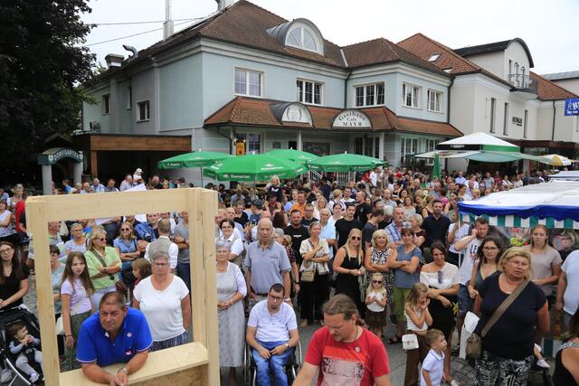"Volles Haus" beim Enzenkirchner Kirtag. | Foto: Thomas Fischer/zema-medien.de