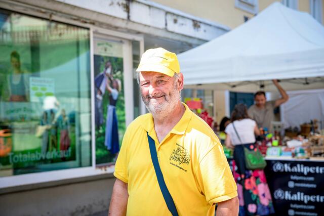 Hilft tatkräftig mit: Manfred aus Micheldorf.