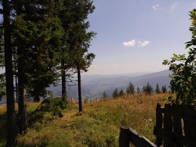 Blick unterm Gipfel auf die steirische Seite