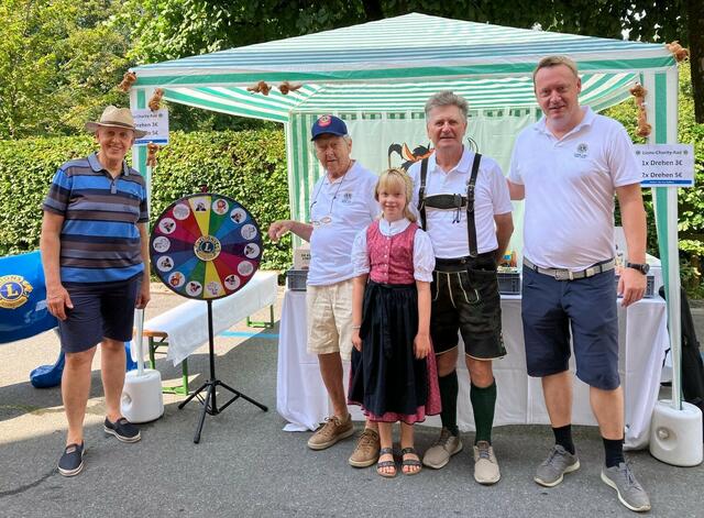 Auch heuer sammeln die Ischler Lions wieder Spenden mit ihrem Glücksrad im Kurpark. | Foto: Lions Club