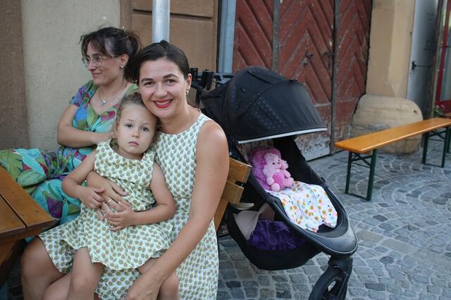 Im Partnerlook kamen Melinda und Lili