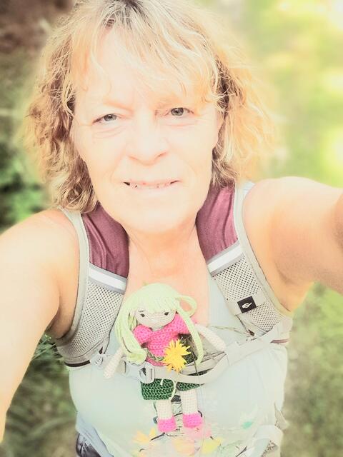 Meine selbst gehäkelte kleine "Wanderfee Moriyha" begleitet mich heute das 1. Mal - bis zum nächsten Mal werde ich noch eine Trage häkeln. Ihr Rucksack ist schon im fertig werde.