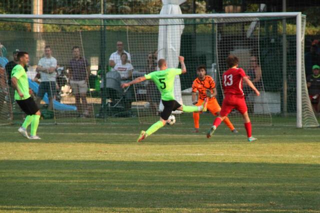 Unger (13) erzielt mit einem satten Schuss ins lange Eck den Endstand zum das 3:1 Sieg für die Gäste (89.).