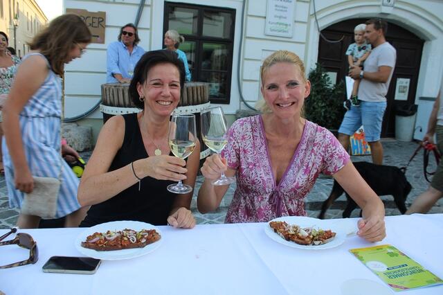 Wiener Neustadt und Wien waren durch Claudia und Susanne vertreten 
