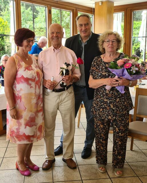 Obfrau Seniorenbund Irene Wallner-Hofhansl, Josef Riegler, Bürgermeister Josef Schmidl-Haberleitner, Ingeborg Riegler. | Foto: Stadtgemeinde Pressbaum