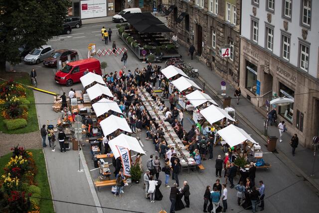 Auch heuer soll am 20. September wieder eine große Tafel des Bozner Platz zieren. | Foto: IAI Veranstaltungs GmbH