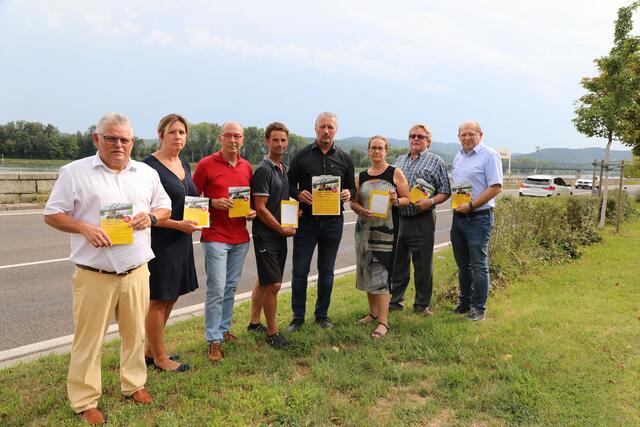 Christian Geppner (Weißenkirchen), Andrea Prisching (Aggsbach Markt), Andreas Nunzer (Spitz), Heinrich Brustbauer (Mautern), Peter Molnar (Krems), Gudrun Berger (Furth), Johann Riesenhuber (Dürnstein), Roman Janacek (Bergern)
 | Foto: Stadt Krems