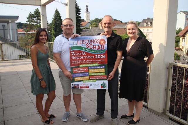 Verena Großschädl, Manfred Walter, Johann Kaufmann und Bianca Hirschmann (v.l.) präsentieren das Programm der Leistungsschau. | Foto: MeinBezirk