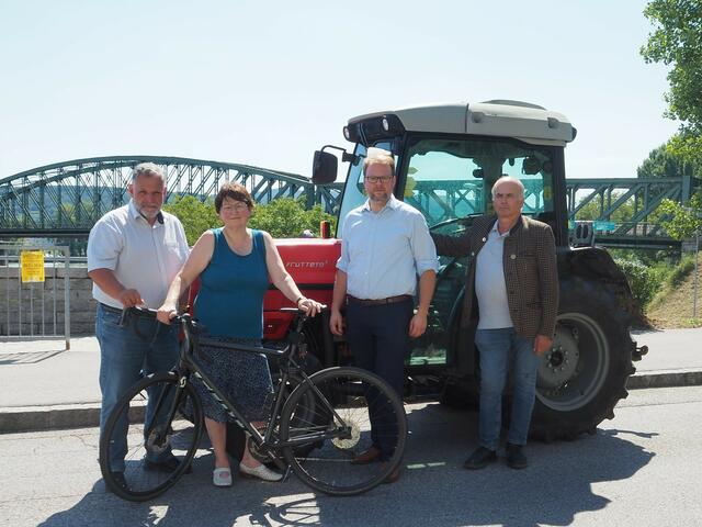 VP-Stadtparteiobmann Martin Sedelmaier, VP-Stein-Gemeinderätin Edith Gruber, VP-Vizebürgermeister Dr. Florian Kamleitner und der Obmann der Hauerinnung Krems-Stein Johann Resch | Foto: VP Krems