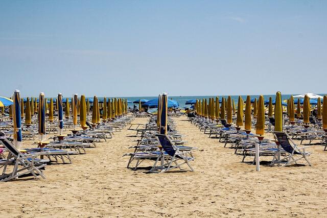 Eine Österreicherin ist am Montagvormittag am Strand im norditalienischen Jesolo plötzlich zusammengebrochen. Trotz der schnellen Reaktion aufmerksamer Badegäste konnte die 71-Jährige nicht mehr gerettet werden.  | Foto: Pixabay / ReinhardThrainer
