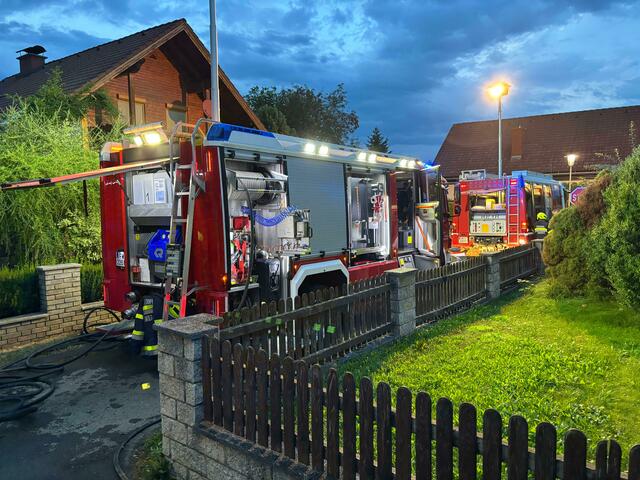 35 Helfer von drei Feuerwehren waren im Einsatz. | Foto: FF/Schaden