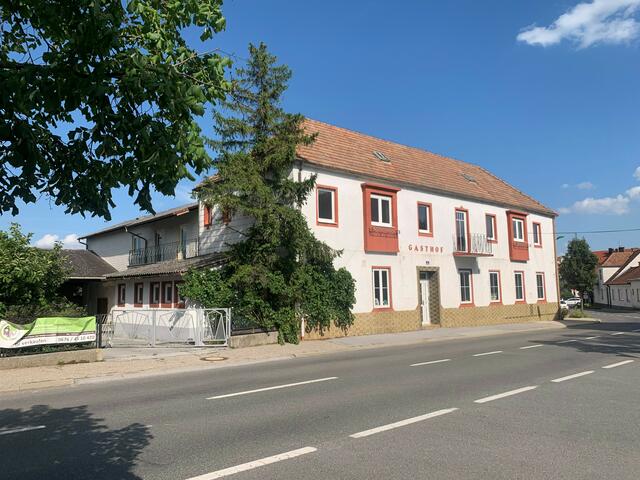 Im ehemaligen Gasthaus Weissenbäck sind 13 neue Wohnungen am Entstehen.  | Foto: OSG