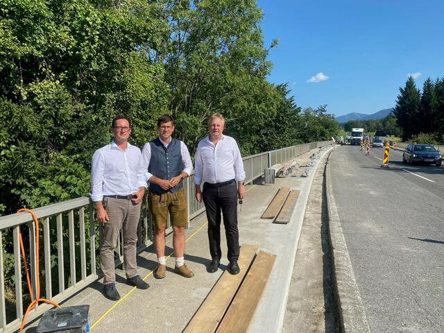 Ronny Rull, Martin Gruber und Leopold Astner bei der Baustelle im Bereich Brücke "Schinzengraben" | Foto: ÖVP Club