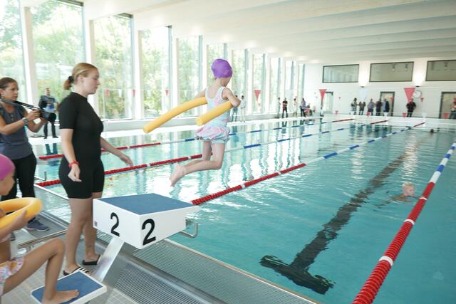 Die Schwimmhalle beinhaltet ein Sportbecken und die notwendigen Nebeneinrichtungen, wie Umkleiden und Sanitärräume. | Foto: Max Spitzauer/MeinBezirk