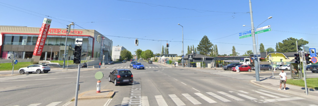 An der Kreuzung Altmannsdorfer Straße/Anton-Baumgartner-Straße kam es am Montagabend zu einem schwereren Zusammenstoß. | Foto: Screenshot Google Maps