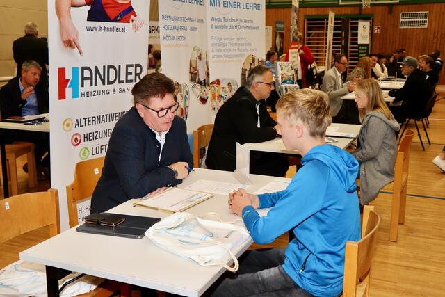 "In zehn Minuten zum Traumjob" lautet das Motto beim Lehrlings-Speed-Dating. | Foto: Alfred Mayer