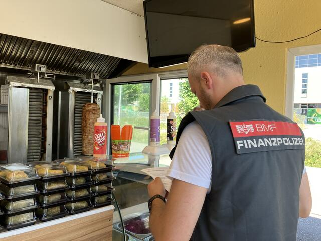 Finanzpolizei: „Aktion scharf“ bei Kebabständen bringt massive Verstöße zum Vorschein | Foto: BMF