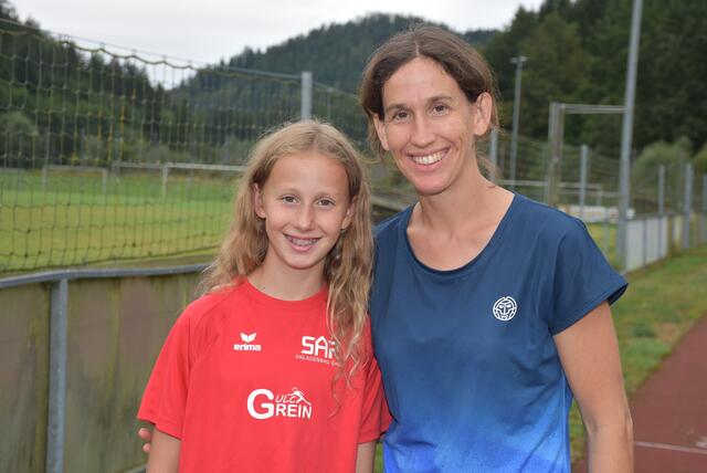 Pauline Steiner, ULC Grein, mit ihrer Mutter.  | Foto: Zinterhof