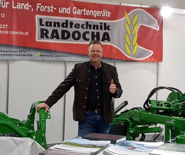 Gerald Radocha präsentiert heuer am Bleiburger Wiesenmarkt unter anderem den neuen Lindner Lintrac 100 mit Raupenfahrwerk. | Foto: Landtechnik Radocha
