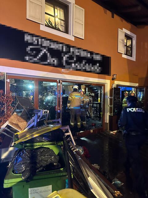 Mehrere Personen wurden bei dem Unfall in Mittersill verletzt. | Foto: Rotes Kreuz Salzburg