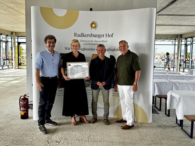 Eigentümervertreter Florian Leebmann, Geschäftsführerin Michaela Krenn, Architekt Alfred Wolf und Bürgermeister Karl Lautner (v.l.) | Foto: Radkersburger Hof
