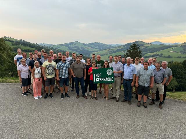 Gute Stimmung und spannende Diskussionen beim Hofgespräch des Bauernbundes.

 | Foto: NÖ Bauernbund