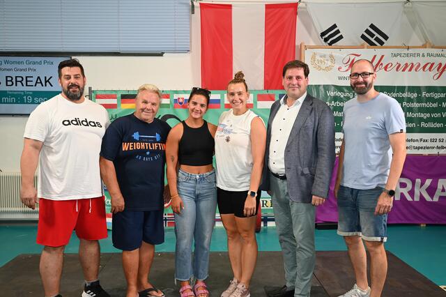  BAC-Obmann Roland Trnka (Sektion Gewichtheben), BAC-Präsident Gerhard Jeckel, Lina Bauer, Stefanie Waldkircher, Bgm. Stefan Szirucsek und Jugend- und Sport Abteilungsleiter Sascha Steffl. | Foto: 2024psb/sap