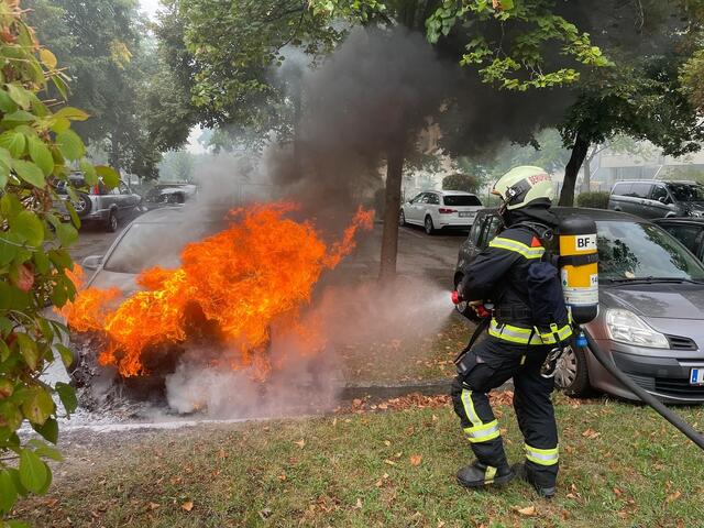 Nach wenigen Minuten hatte die Linzer Berufsfeuerwehr den Brand gelöscht. | Foto: Berufsfeuerwehr Linz