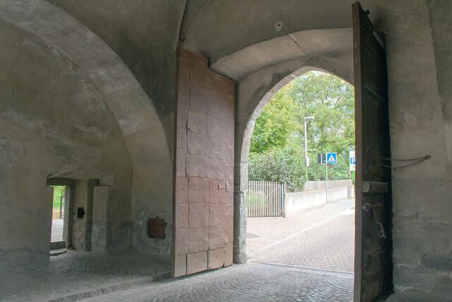 32 # 1209: Alle Stadttore haben auch kleine Durchgänge für Fußgänger, wie hier im Bild zu sehen.  | Foto: © by Ing. Günter Kramarcsik