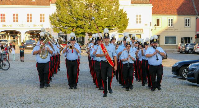Einmarsch der Stadtkapelle Retz auf den Hauptplatz