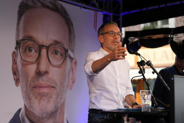 FPÖ-Wahlkampfveranstaltung in Hallein mit Herbert Kickl.  | Foto: Alois Endl