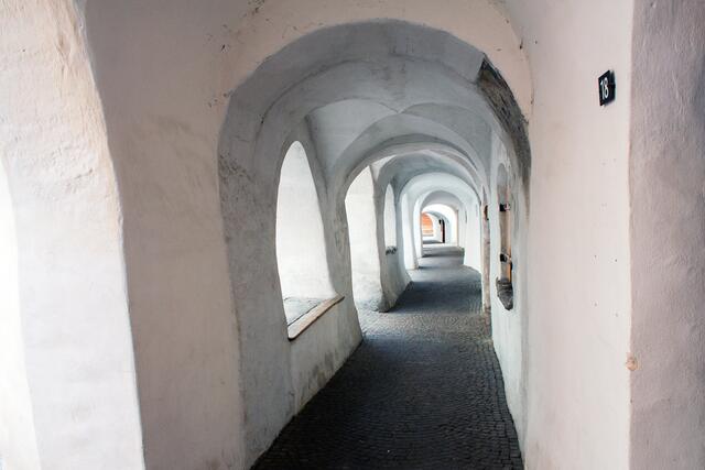 17 # 1186: Das östliche Ende des südlichen Laubenganges ist hier nun in Sicht. | Foto: © by Ing. Günter Kramarcsik
