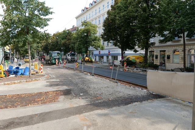 Der Umbau der Wiedner Hauptstraße befindet sich in der Halbzeit. | Foto: Max Spitzauer/MeinBezirk
