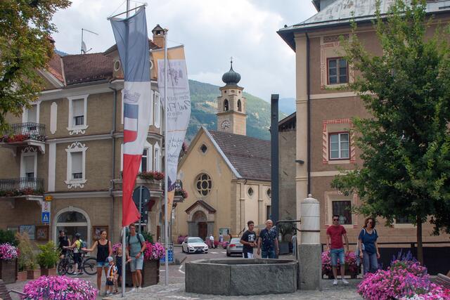 30 # 1242: Vom Stadtplatz aus noch ein Blick zurück zu Frauenkirche. Nun begeben wir uns zum Südtor dem „Tauferer Tor“. | Foto: © by Ing. Günter Kramarcsik