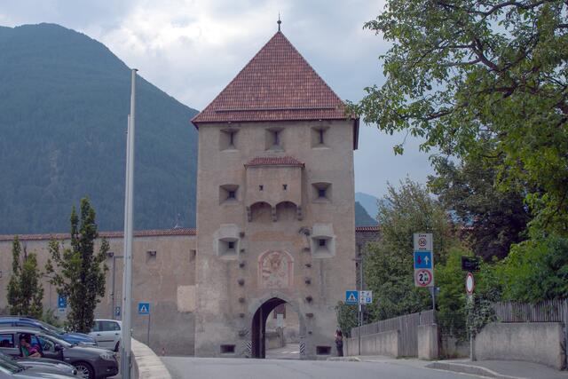 31 # 1207: Stadtor auf der Südseite. Einfahrt über den sogenannten Tauferer Turm. | Foto: © by Ing. Günter Kramarcsik