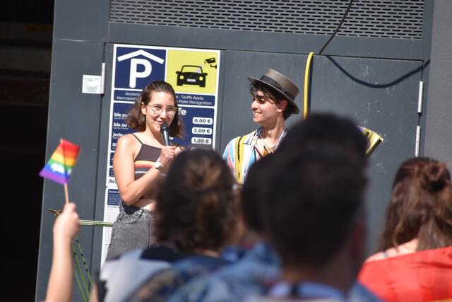 it der diesjährigen Pride machen wir besonders auf die zunehmende Bedrohung für queere Menschen durch aktuelle rechtspopulistische Bewegungen aufmerksam.  | Foto: Barbara Fluckinger